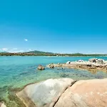 5 Beds With Fenced Garden In Just 300 Mt From The 아파트 *