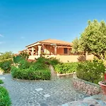 5 Beds With Fenced Garden In Just 300 Mt From The *