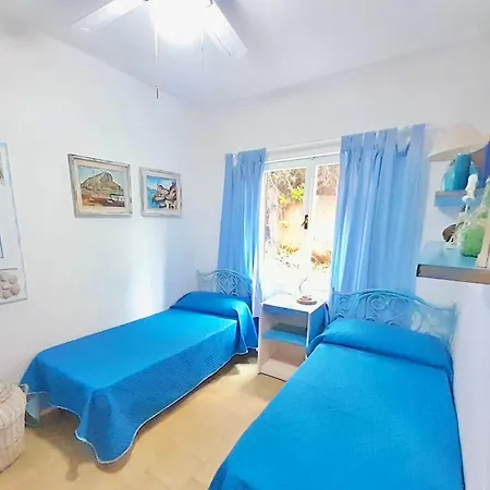 5 Beds With Fenced Garden In Just 300 Mt From The Marinella