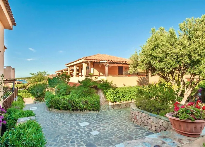 5 Beds With Fenced Garden In Just 300 Mt From The *