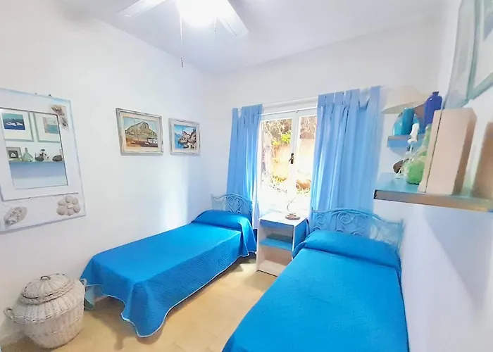 5 Beds With Fenced Garden In Just 300 Mt From The Marinella